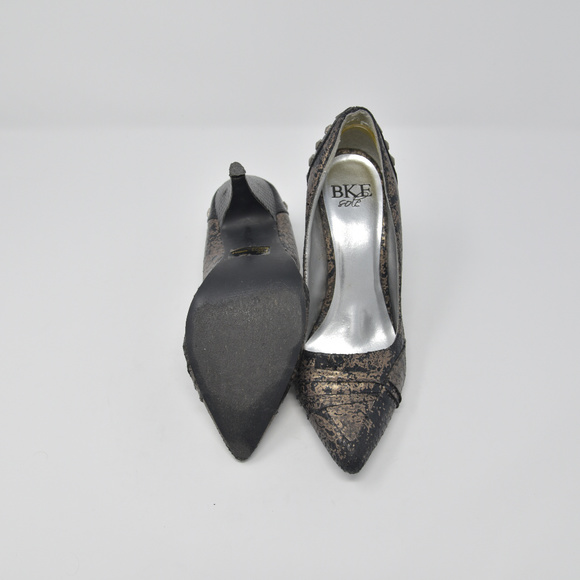 *BKE Sole Sz 7 Pumps Heels Distressed Studs - Picture 5 of 5